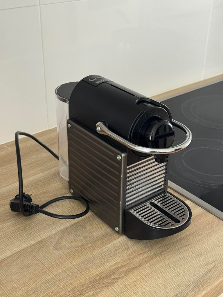 nespresso pixie koffiezetapparaat titanium, Ophalen, Zo goed als nieuw, Koffiemachine