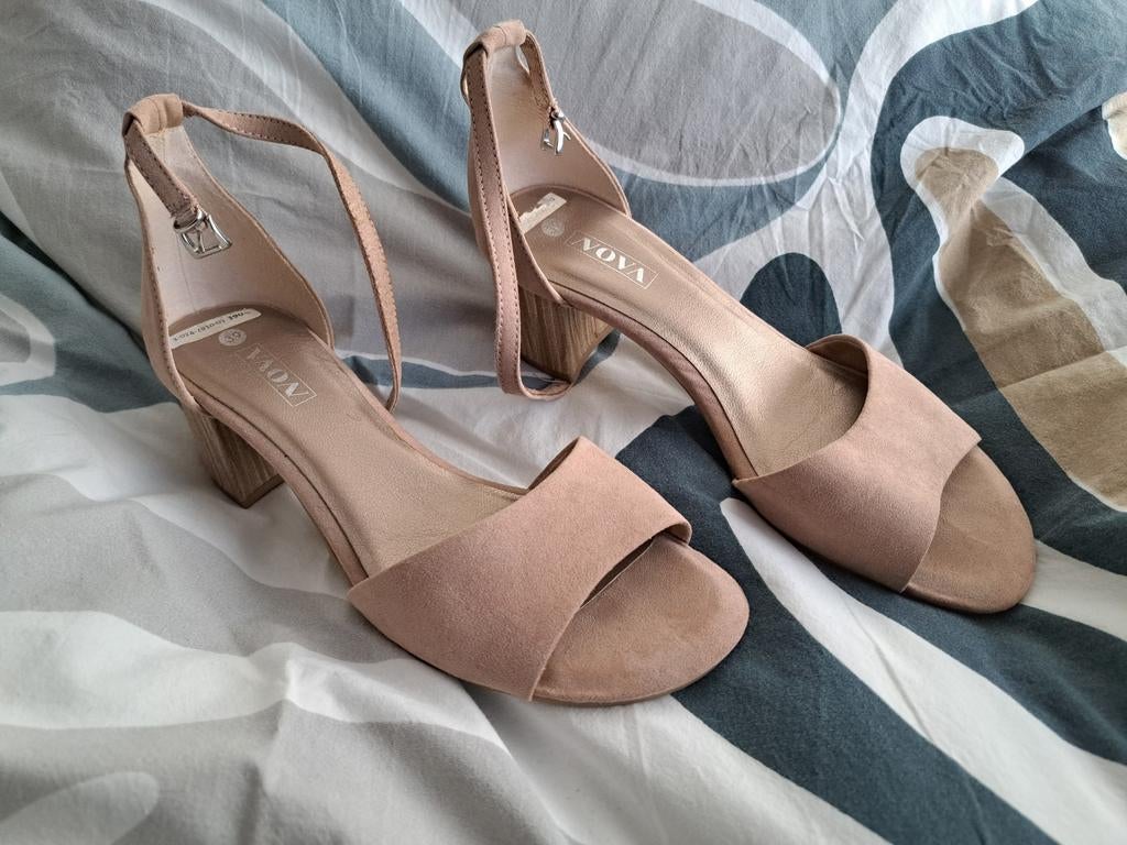 NOVA Roze Sandalen met Blokhak - Maat 39, Kleding | Dames, Schoenen, NOVA, Zo goed als nieuw, Roze, Sandalen of Muiltjes