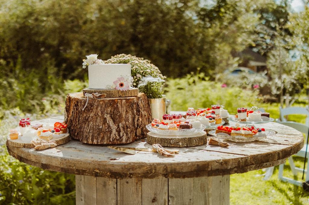 Feest/bruiloft servies, Hobby en Vrije tijd, Feestartikelen, Nieuw, Versiering, Geboorte of Huwelijk, Ophalen