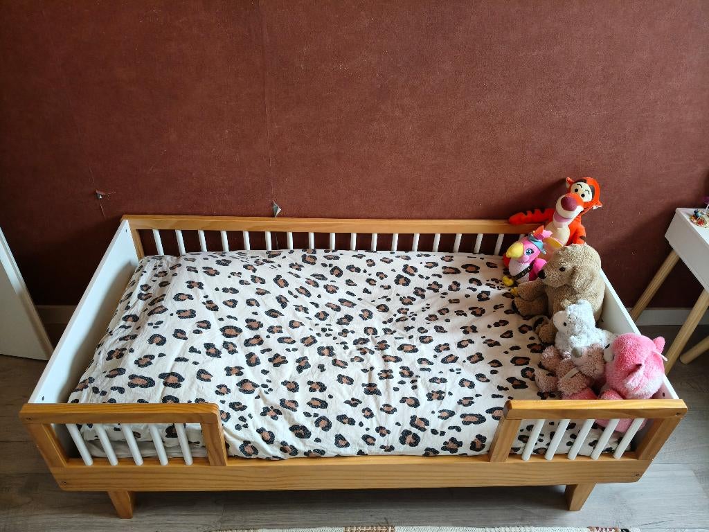 Peuterbed Petit Amelie met matras, Kinderen en Baby's, Kinderkamer | Bedden, Ophalen, Gebruikt, 70 tot 85 cm, 140 tot 160 cm
