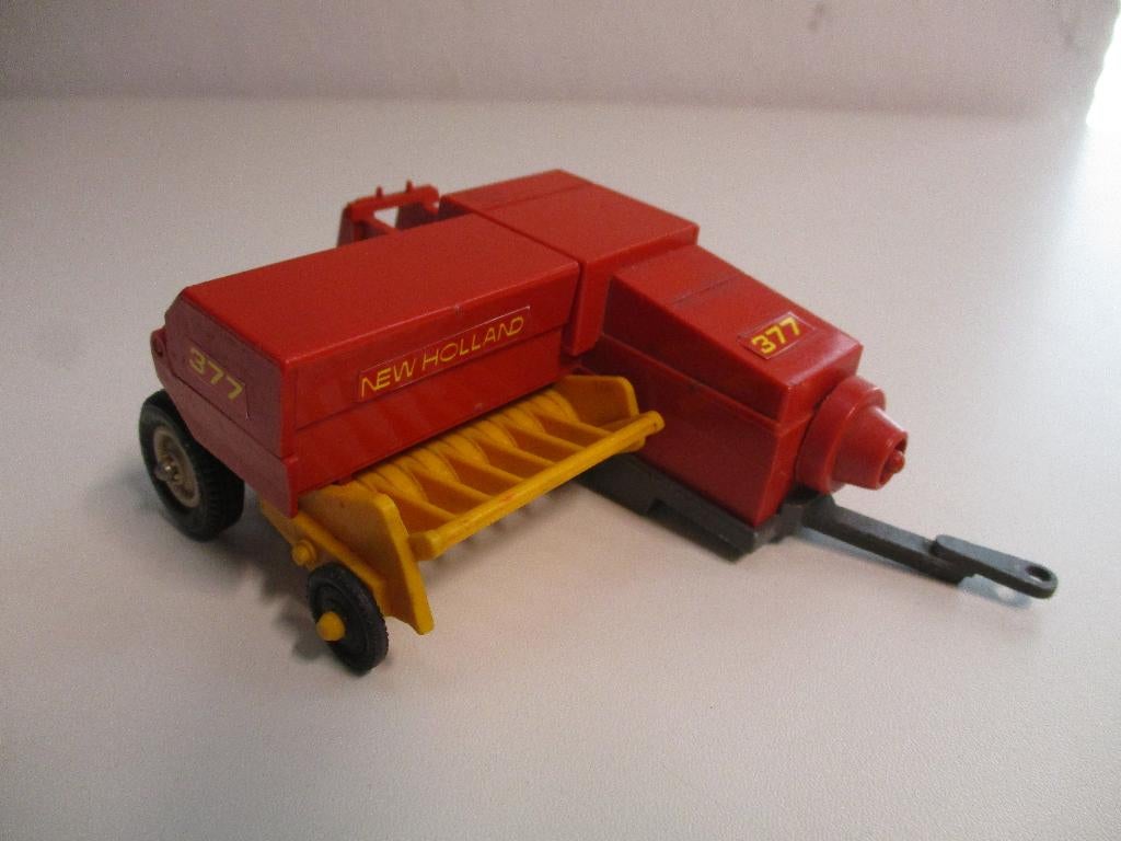Britains New Holland 377 pers, Ophalen of Verzenden, Gebruikt, Tractor of Landbouw, Britains