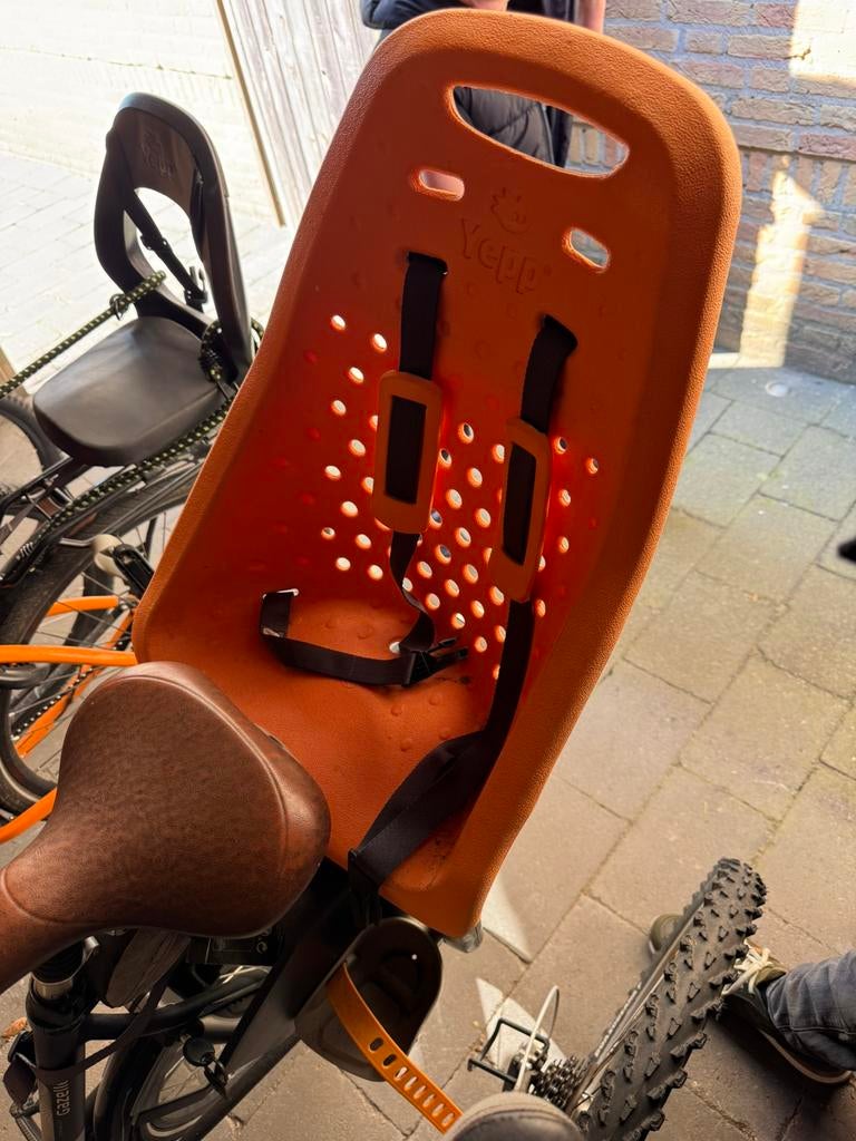 Yepp kinderstoeltje voor de fiets (achterzitje), Fietsen en Brommers, Fietsaccessoires | Fietsstoeltjes, Achterzitje, Ophalen