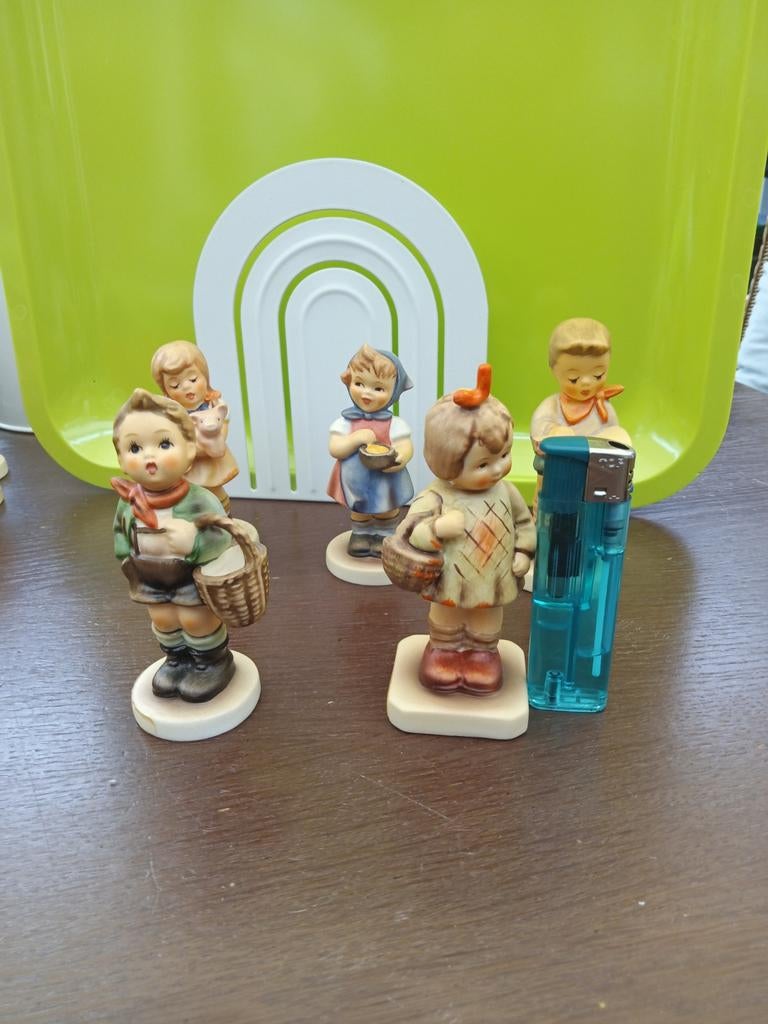 Vijf Hummel beeldjes, Ophalen