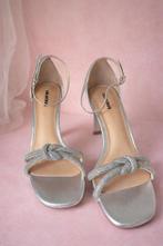 Lola crus zilveren sandalen 40, Ophalen of Verzenden, Zo goed als nieuw, Overige kleuren, Sandalen of Muiltjes