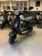 Mooie AGM vx50 vespa look Te Koop, Fietsen en Brommers, Snorfietsen en Snorscooters, Zo goed als nieuw, Benzine, Ophalen, Overige merken
