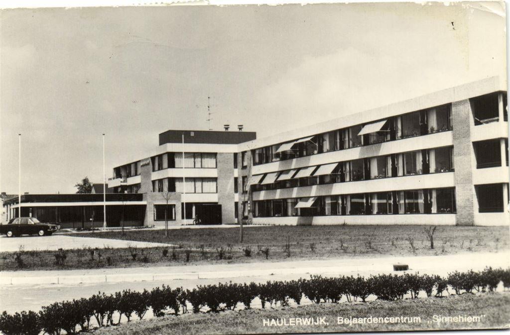 Haulerwijk, Bejaardencentrum Sinnehiem - auto - 1994 gelopen, Ophalen of Verzenden, Voor 1920, Gelopen, Noord-Brabant
