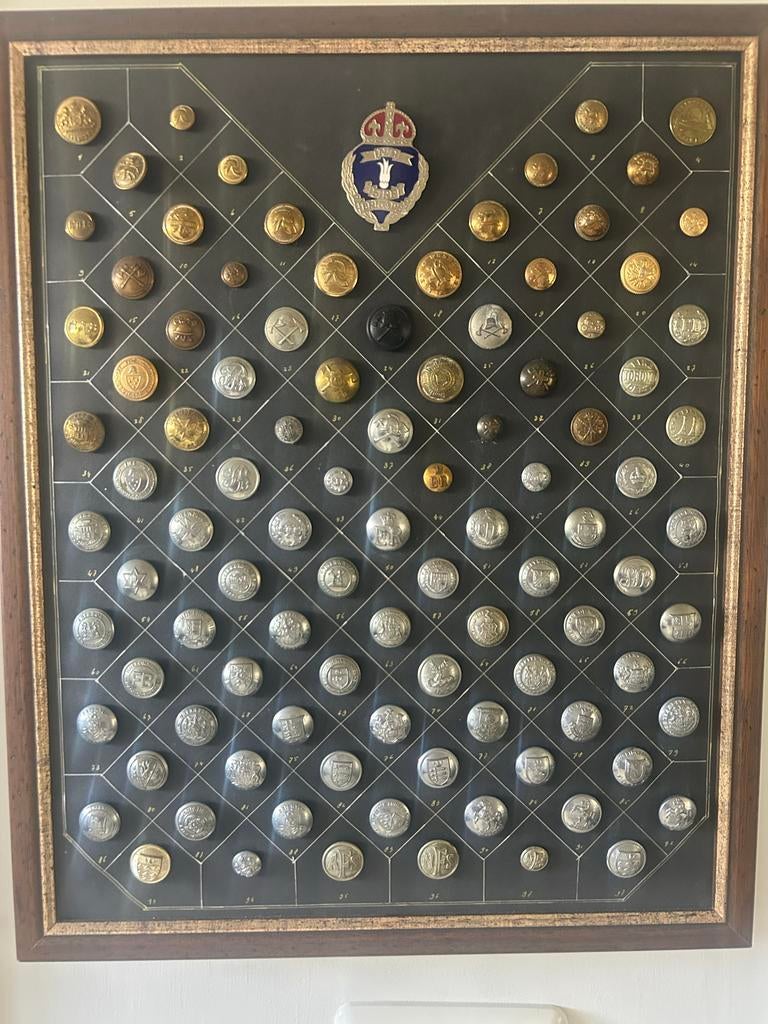 Uniform knopen Brandweer ingelijst met identificatie lijst, Ophalen of Verzenden