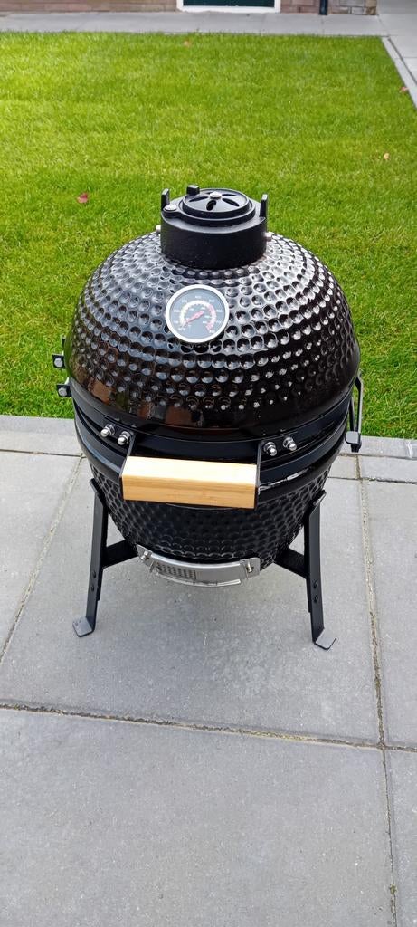 13 inch Kamado met nieuw rooster en heat deflector, Ophalen, Zo goed als nieuw, Met accessoires