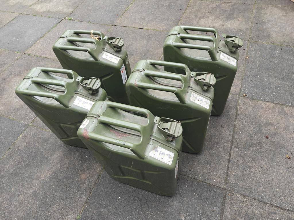 Klassieke metalen jerrycans 20 liter, Ophalen