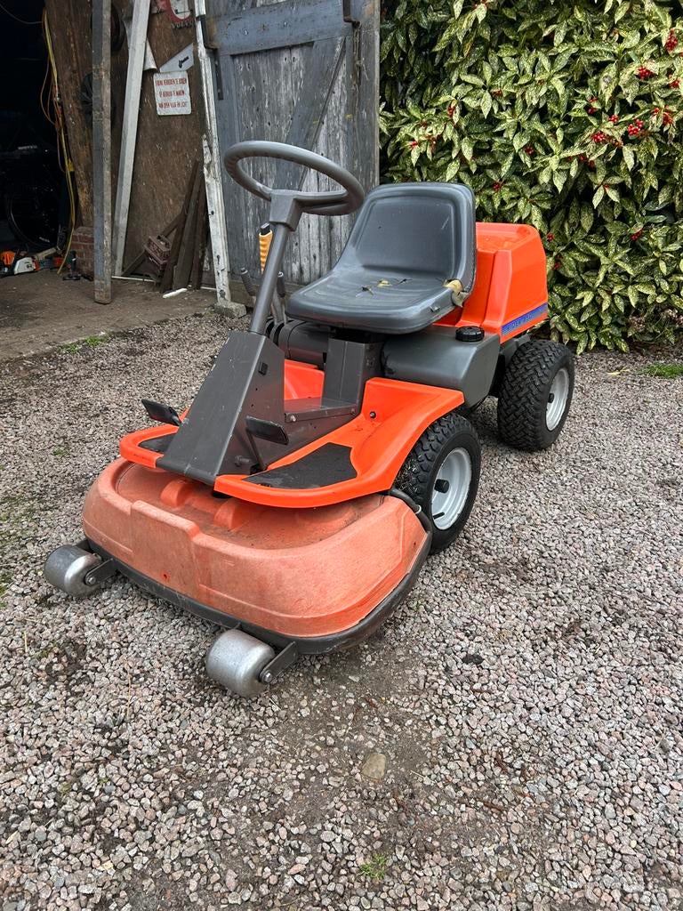 Zeer nette Husqvarna Rider 11, Tuin en Terras, Zitmaaiers, Ophalen, Gebruikt, Mulchfunctie, 90 tot 120 cm