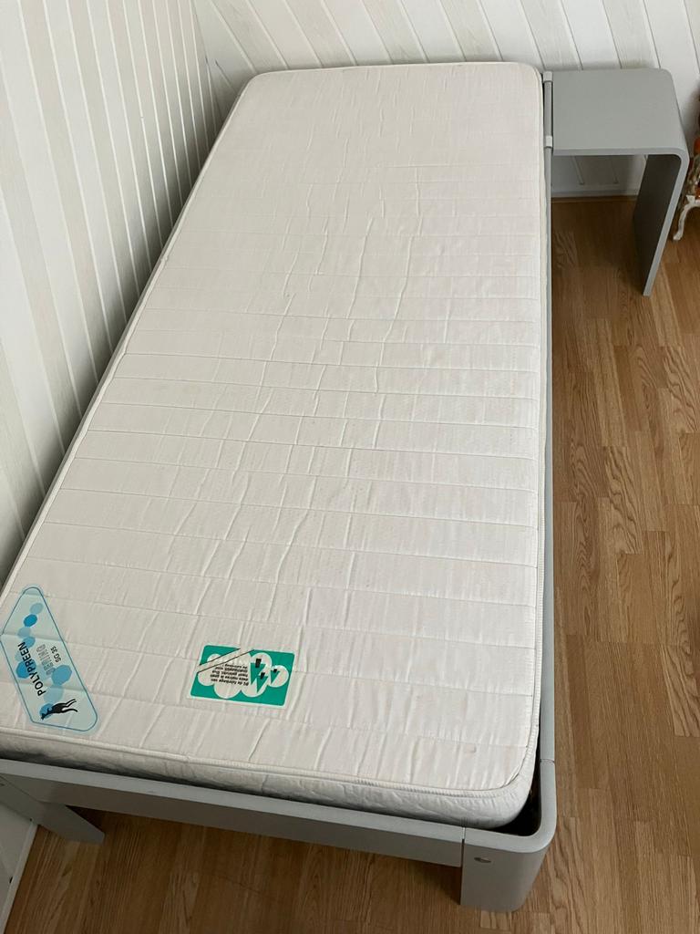 Twee eenpersoons bedden met matras 90x210 cm, Huis en Inrichting, Slaapkamer | Bedden, Ophalen, Gebruikt, 90 cm, Eenpersoons