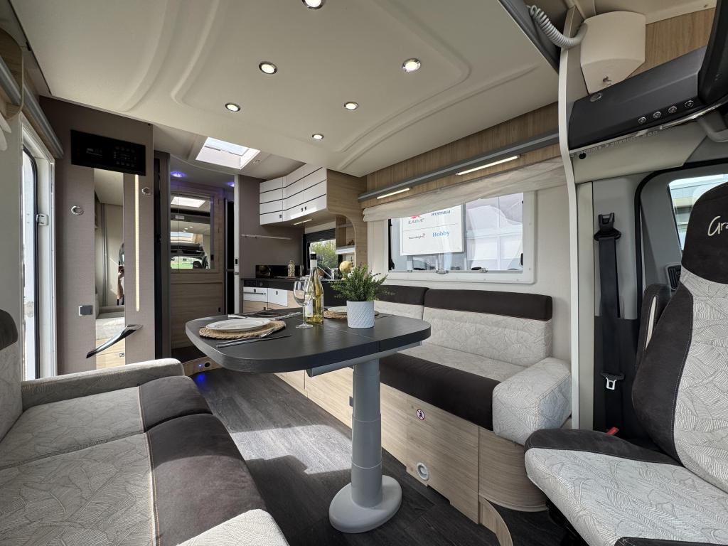 Challenger Graphite VIP 260 Automaat Ruimtewonder 170PK, Automaat, Ringverwarming, Luifel, Ford