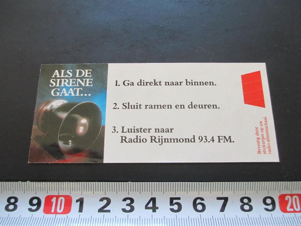 sticker rotterdam radio rijnmond 93.4 FM als de sirene gaat, Ophalen, Zo goed als nieuw