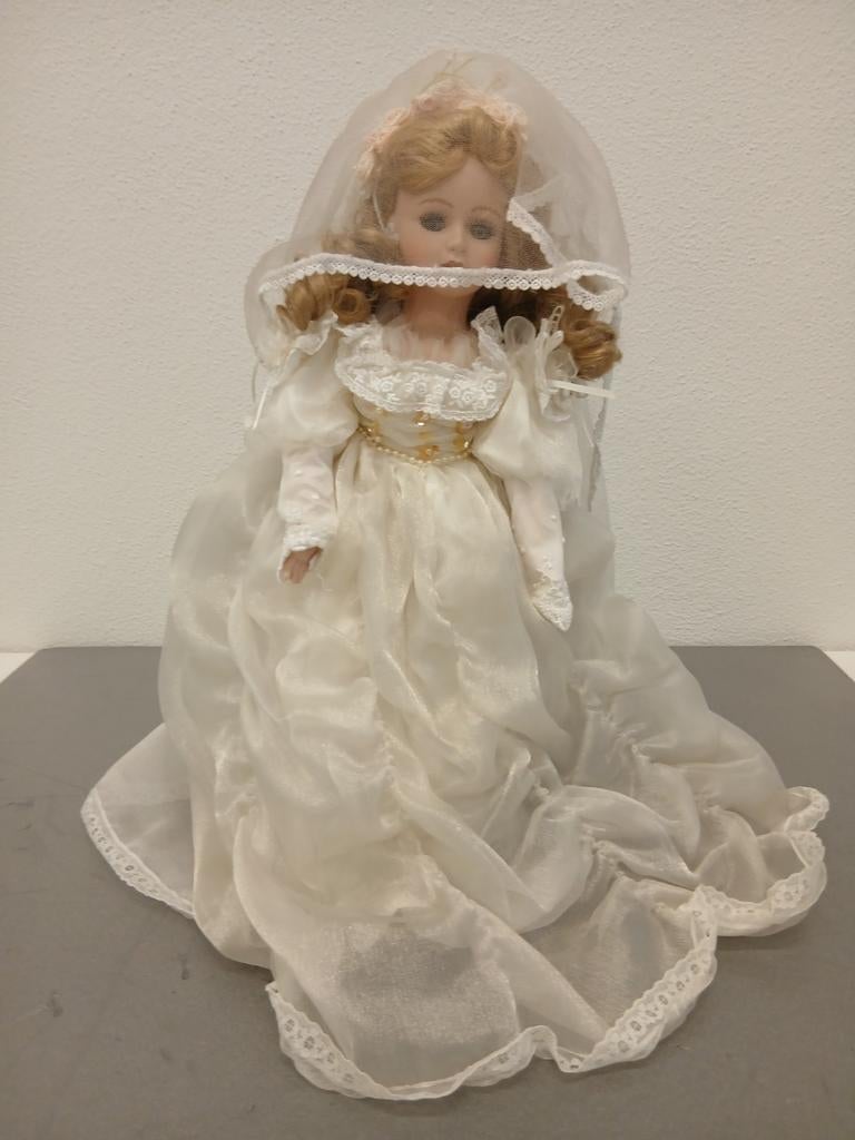 Prachtige Porseleinen Bruidspop - Vintage Decoratie, Verzamelen, Poppen, Ophalen of Verzenden, Zo goed als nieuw, Pop