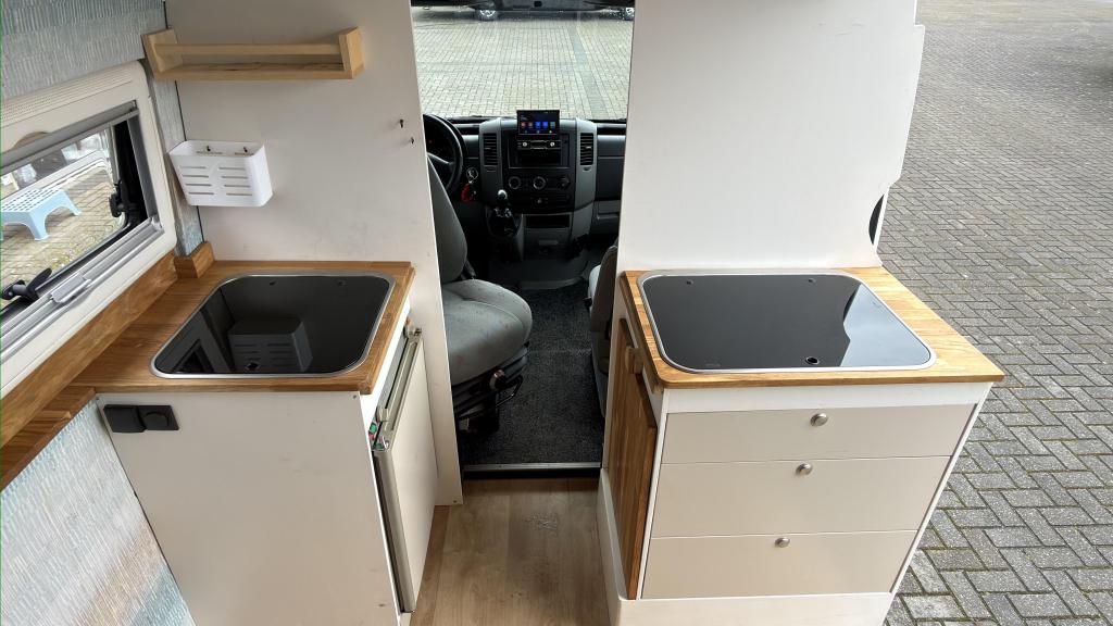 Leuke zelfbouw Volkswagen Crafter T35 2.5TDI Uit 2011|Euro-5, Caravans en Kamperen, Campers, Buscamper of Camperbus, Tot en met 2
