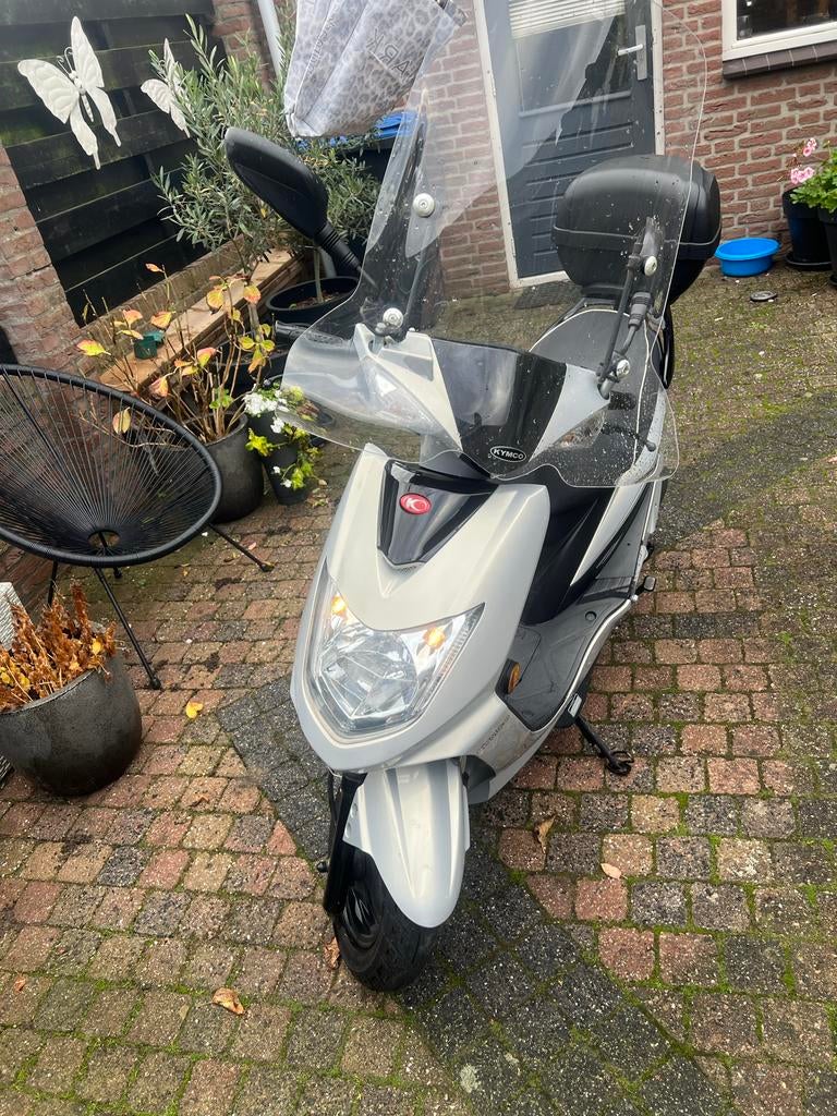 Kymco scooter met koffer en windscherm, zilver grijs, Ophalen, Gebruikt, Overige modellen, Benzine