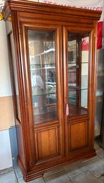 Klassieke kersenhouten vitrinekast met glazen deuren, Ophalen, 100 tot 150 cm, Zo goed als nieuw, Kersenhout