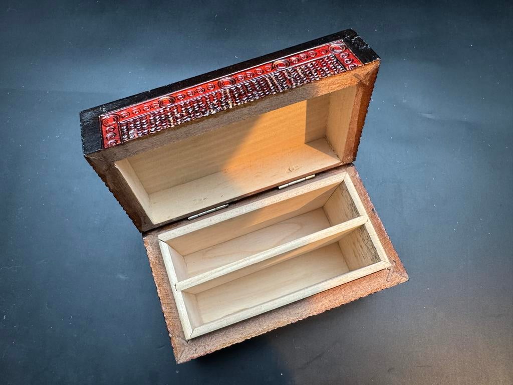 Kaartendeck rood lak kistje, Ophalen of Verzenden, Gebruikt, Overige houtsoorten, Minder dan 50 cm