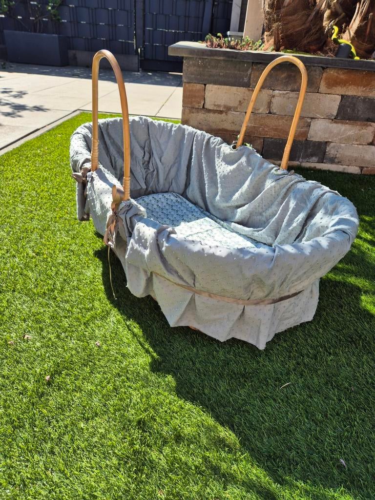 Gratis nette rotan babywiegje / mozesmand met bekleding, Ophalen