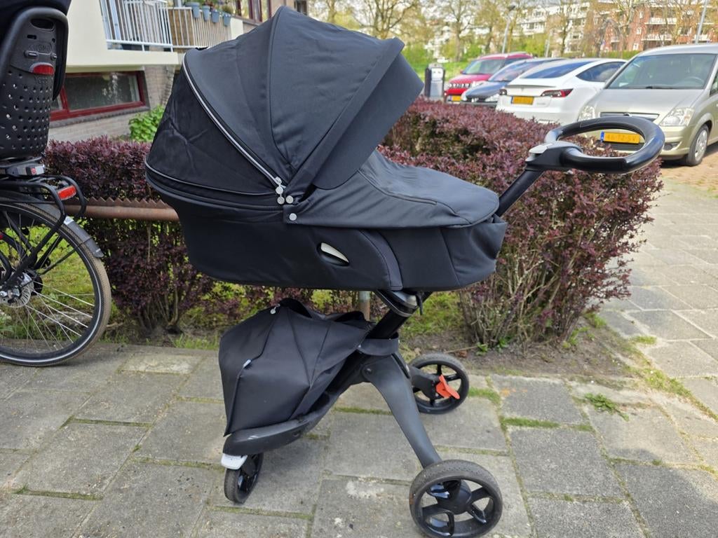 Stokke Xplory kinderwagen met reiswieg, Kinderen en Baby's, Kinderwagens en Combinaties, Ophalen, Gebruikt, Overige merken, Verstelbare duwstang