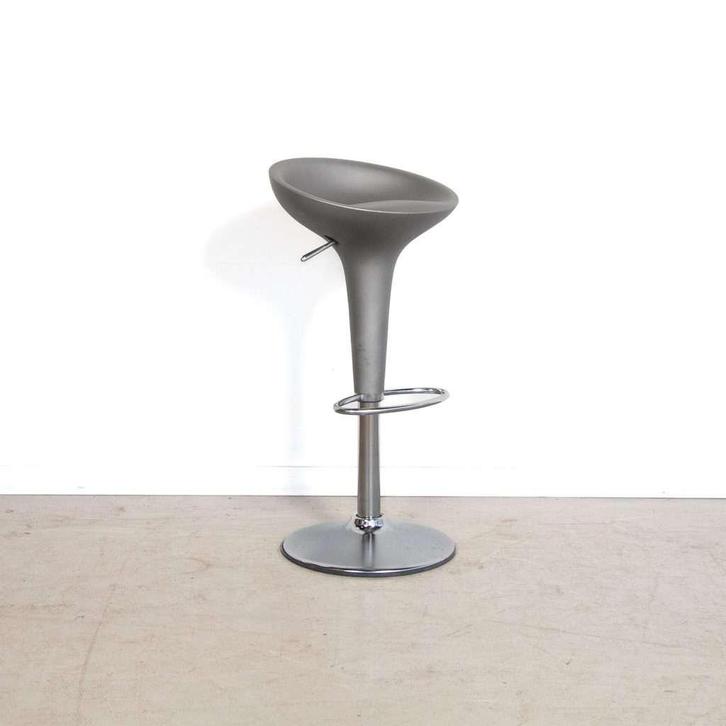 1x Magis Bombo Barkruk Zilvergrijs, Huis en Inrichting, Barkrukken, Zo goed als nieuw, 60 tot 90 cm, Metaal, 5 krukken of meer