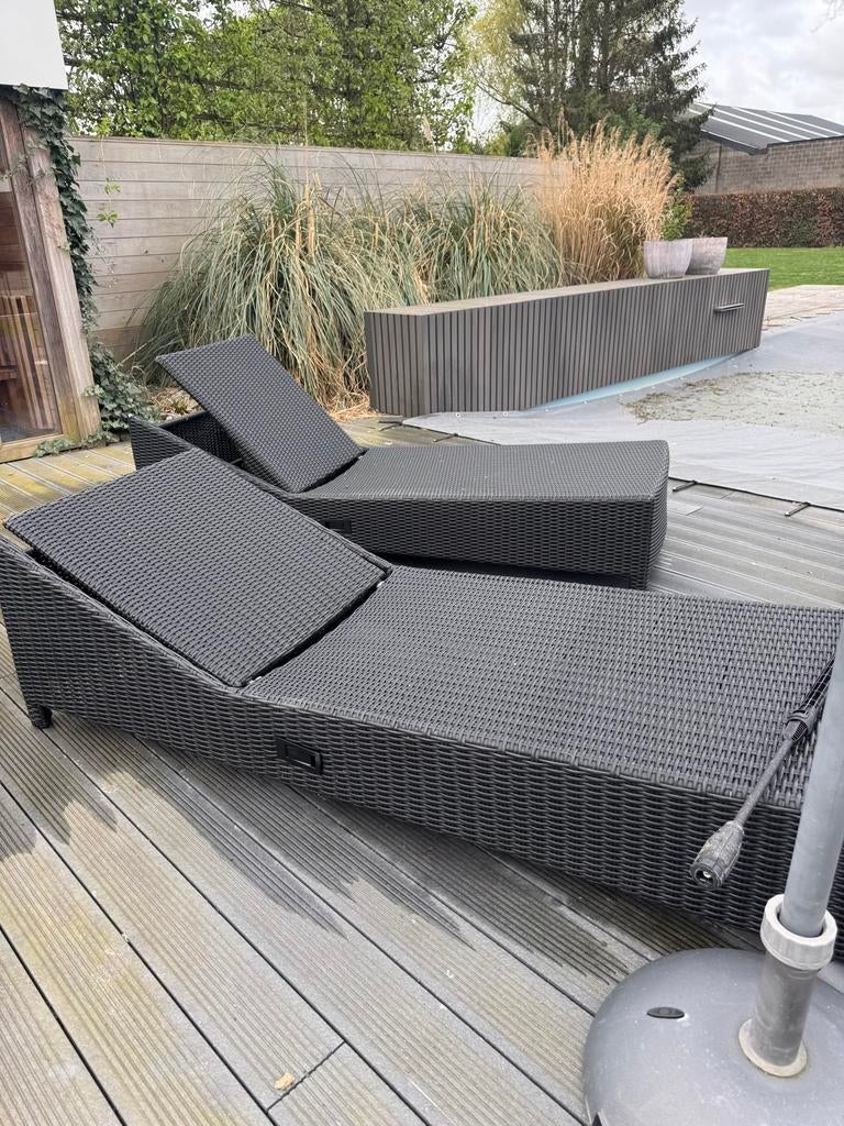2 ligbedden, Tuin en Terras, Ligbedden, Ophalen of Verzenden, Gebruikt, Wicker, Verstelbaar