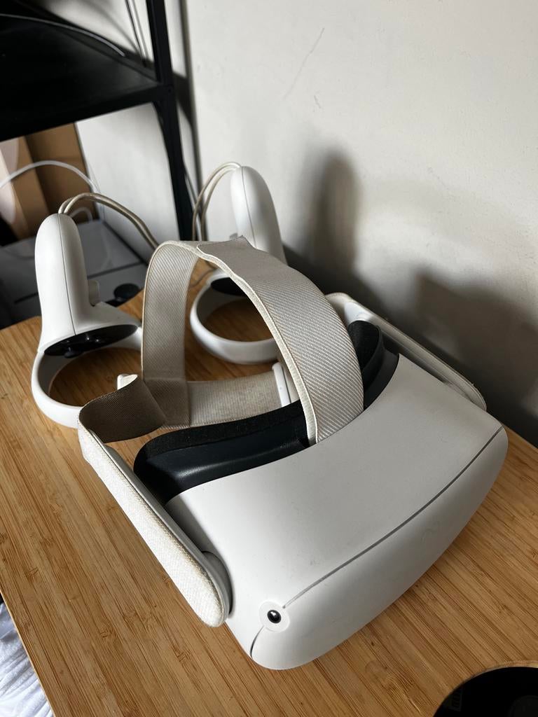 Oculus Quest 2 VR-bril met doos, Spelcomputers en Games, Virtual Reality, Ophalen, Zo goed als nieuw, VR-bril, Overige platformen