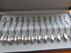 Zilver Cassette met 12 antieke zilveren lepeltjes, Antiek en Kunst, Antiek | Bestek, Verzenden
