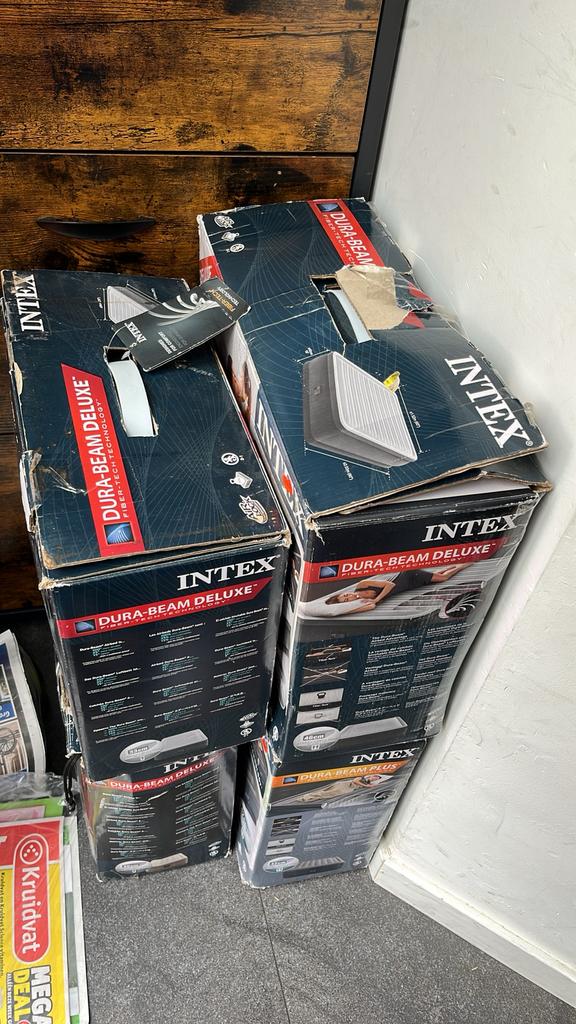 Intex luchtbedden, Caravans en Kamperen, Luchtbedden, Ophalen of Verzenden, Zo goed als nieuw