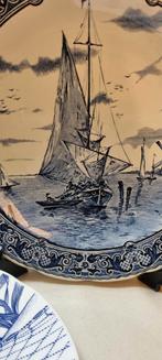 2 xDelfts blauw wandbord met zeilboten en 1 met een Karper, Ophalen of Verzenden