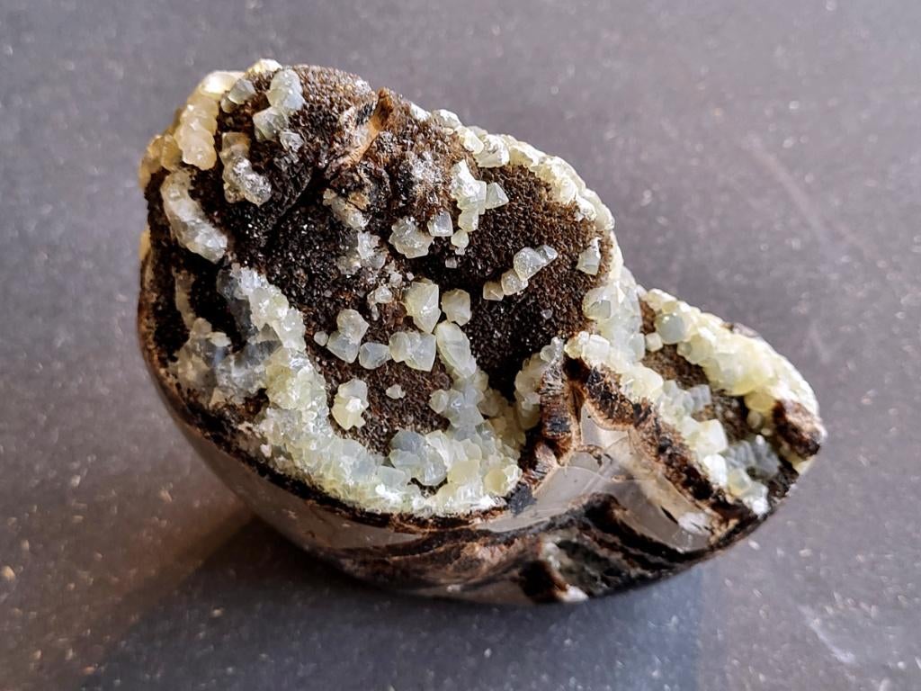 Septarie, gekristaliseerd, 1,6kg, 24,- euro, Ophalen of Verzenden, Mineraal