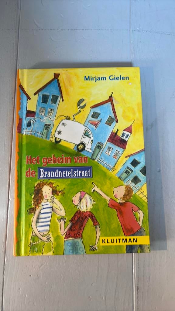 M. Gielen - Het geheim van de Brandnetelstraat, Fictie algemeen, Ophalen of Verzenden, Zo goed als nieuw, M. Gielen