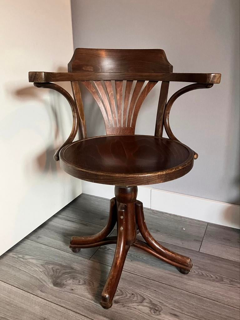 Thonet draaistoel. Bureaustoel., Ophalen