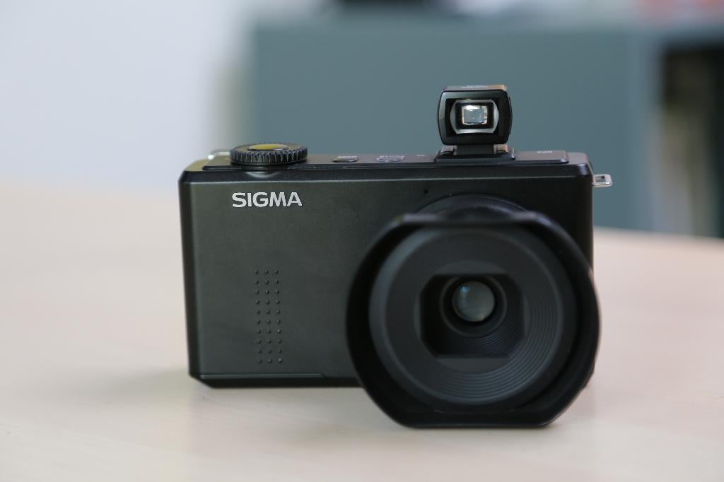 Sigma dp2 merrill compleet met viewfinder en zonnekap, Ophalen of Verzenden, Gebruikt, Overige Merken, Geen optische zoom