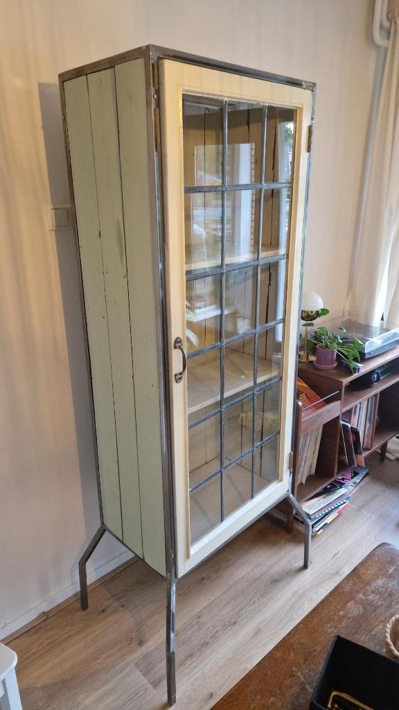 Originele kast met glas in lood deur, Ophalen, Met plank(en), 50 tot 100 cm, 150 tot 200 cm