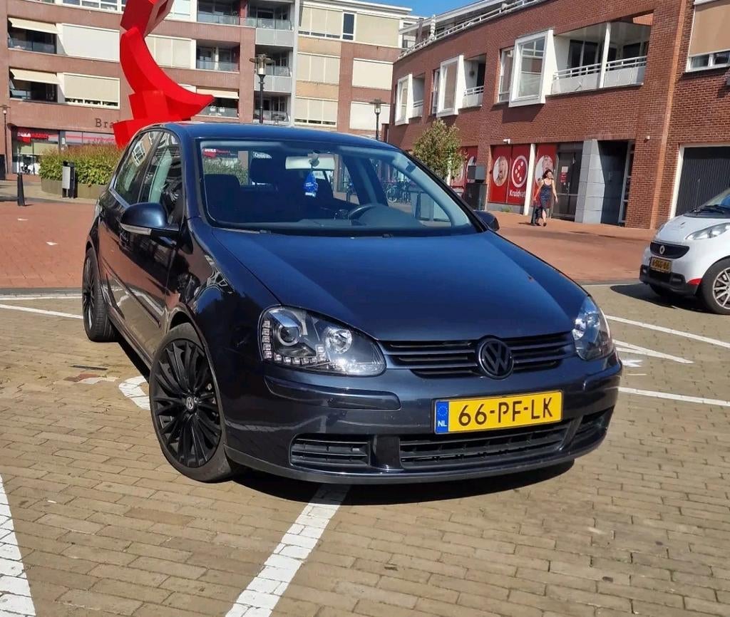 Volkswagen Golf 2.0 FSI 150pk, Voorwielaandrijving, 1254 kg, Stof, Zwart