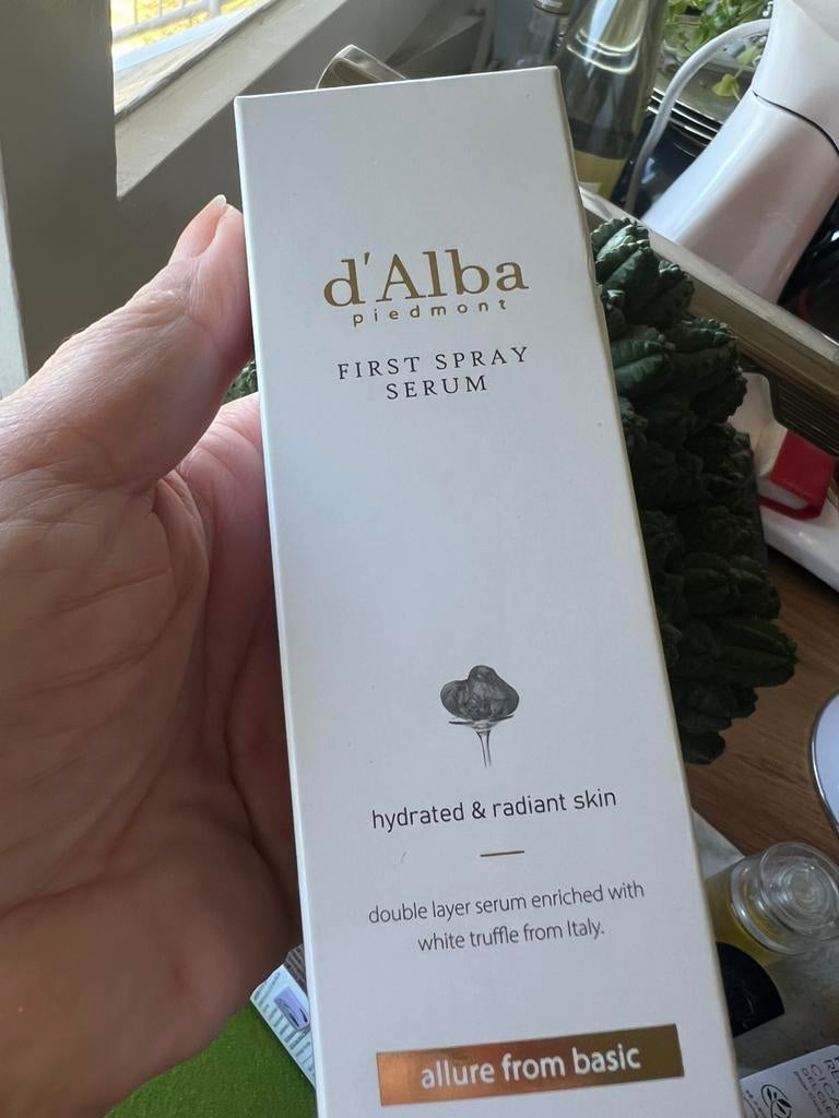 New- D’Alba WHITE TRUFFLE FIRST SPRAY SERUM, Ophalen of Verzenden, Zo goed als nieuw, Gehele gezicht