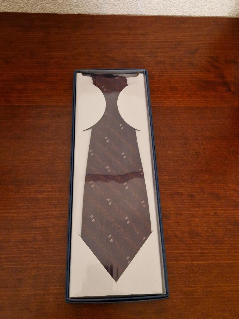 Een leuke en nieuwe stropdas in de verpakking, Ophalen of Verzenden, Nieuw