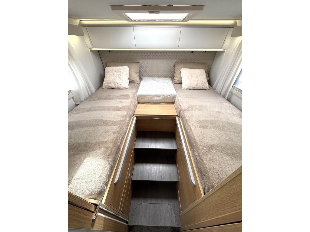 Adria Matrix Plus 670 DL ENKELE BEDDEN+HEFBED+FACE TO FACE, Caravans en Kamperen, Campers, Winterisolatie, Ringverwarming, Fiat