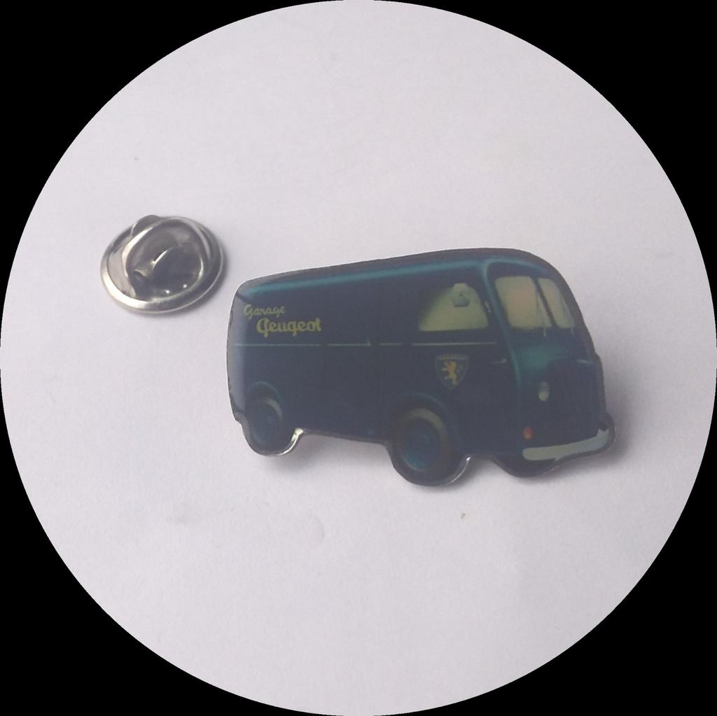 PEUGEOT J7 pin, Ophalen of Verzenden, Zo goed als nieuw, Transport, Speldje of Pin