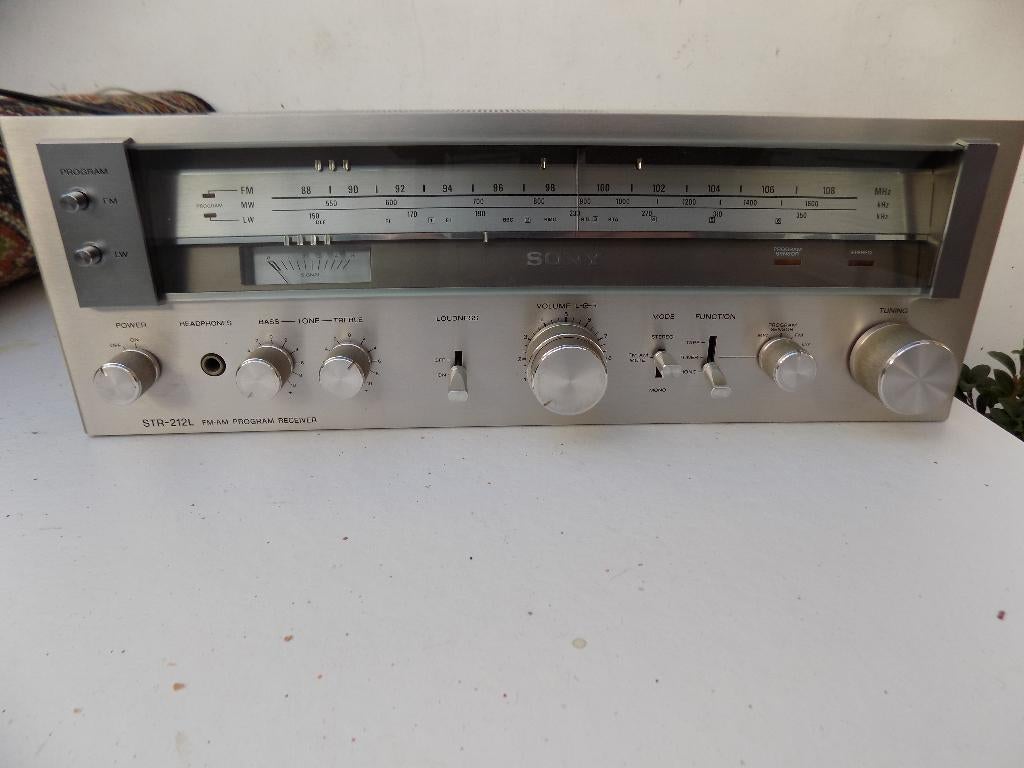 Vintage Sony STR 212 L receiver seventies mooi design, Ophalen of Verzenden, Gebruikt, Minder dan 60 watt, Sony