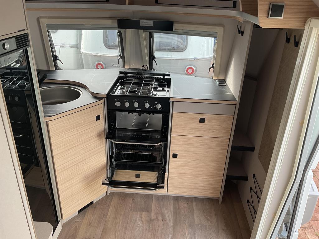 Eriba Touring 620 Urban Hampton Bakoven, Overige typen, Standaardzit, Tot en met 2, 5 tot 6 meter