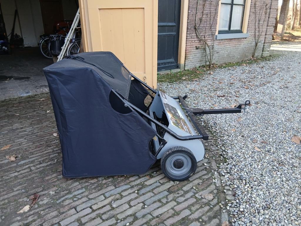 Zitmaaier veegmachine voor blad en gras, Tuin en Terras, Veegmachines, Ophalen, Zo goed als nieuw