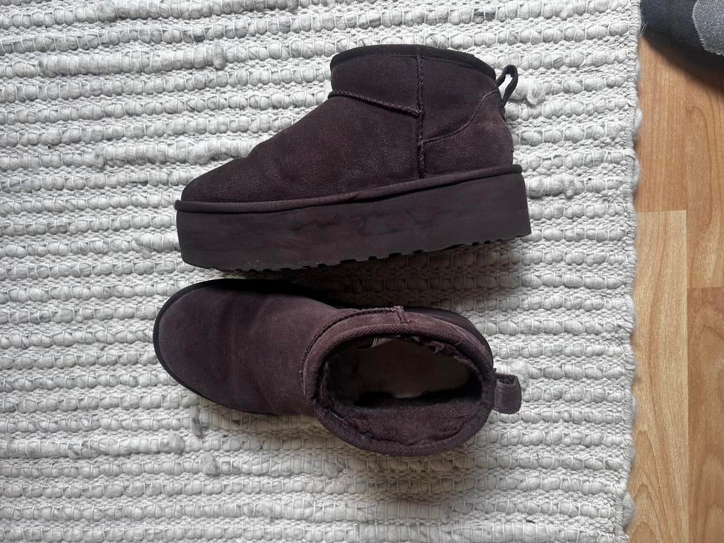 UGG bruin, Ophalen of Verzenden, Zo goed als nieuw