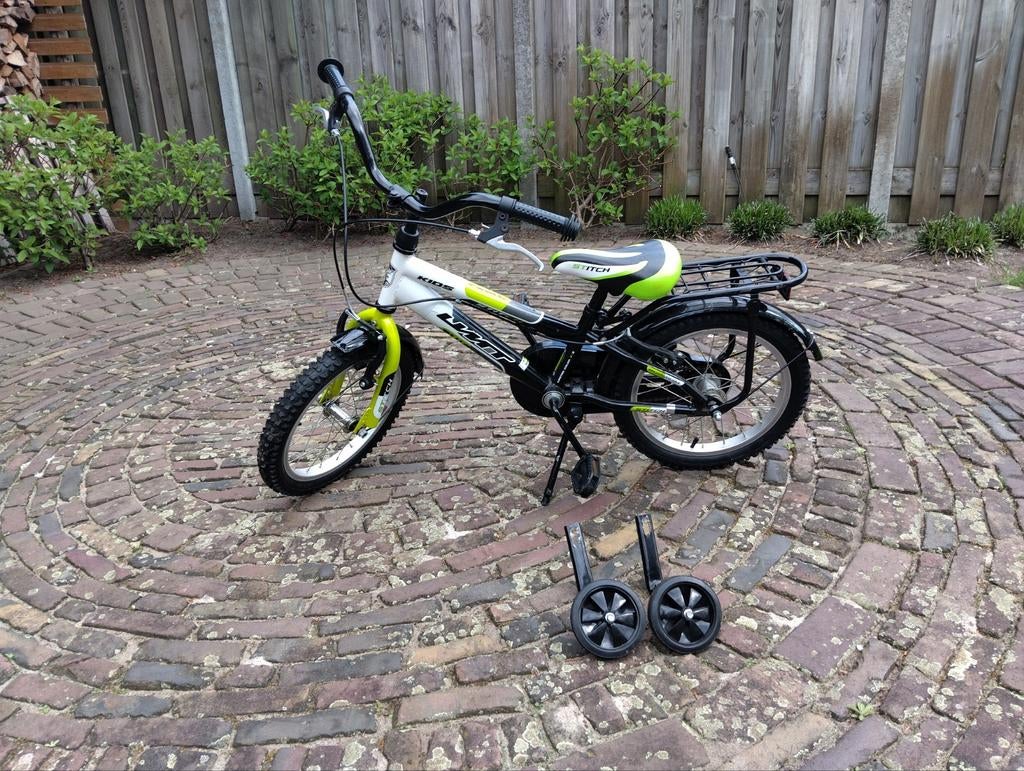 16 inch Altec stitch jongensfiets inclusief zijwieltjes, Fietsen en Brommers, Fietsen | Jongens, Ophalen, Gebruikt, Altec stitch