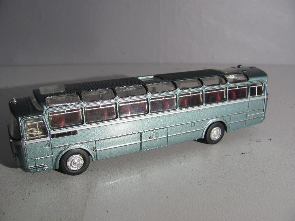 metallic groene bus "van hool 306" 1/72, Overige merken, 1:50 of kleiner, Ophalen of Verzenden, Zo goed als nieuw