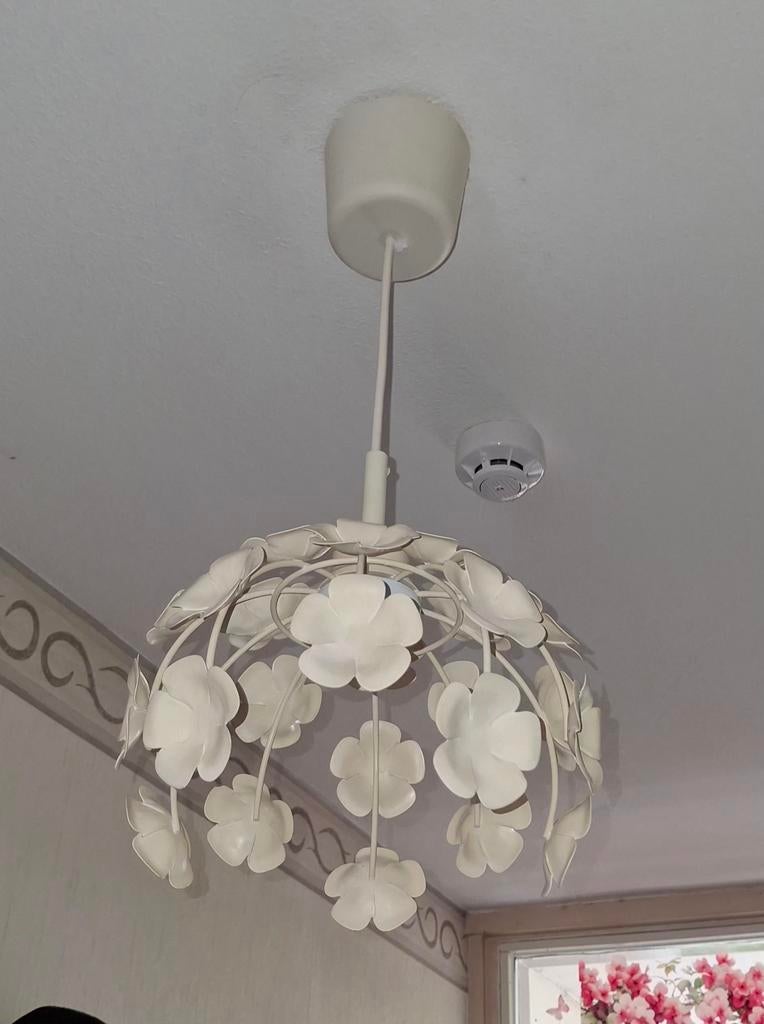 Metalen bloemen hanglampje, Huis en Inrichting, Lampen | Hanglampen, Ophalen