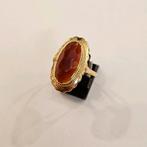 Vintage 14 karaats gouden ring bezet met Carneool geelgoud, 20 of groter, Ophalen of Verzenden, Zo goed als nieuw, Met edelsteen