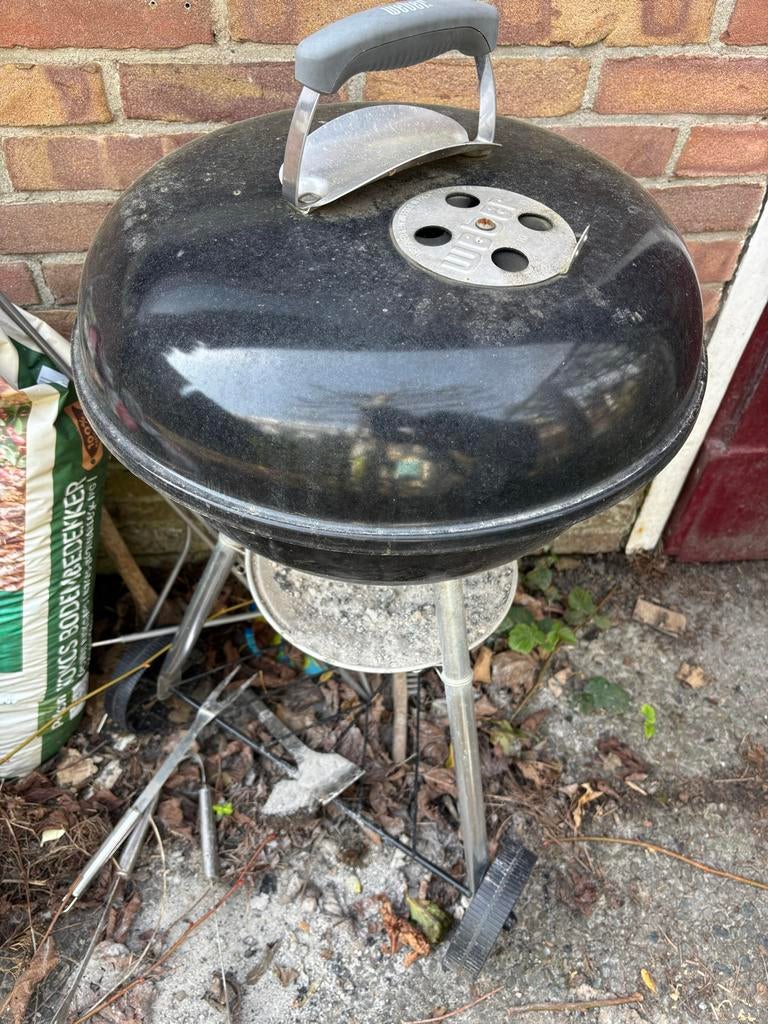 Weber Compact BBQ - Gebruikte Houtskoolbarbecue, Tuin en Terras, Houtskoolbarbecues, Ophalen, Gebruikt