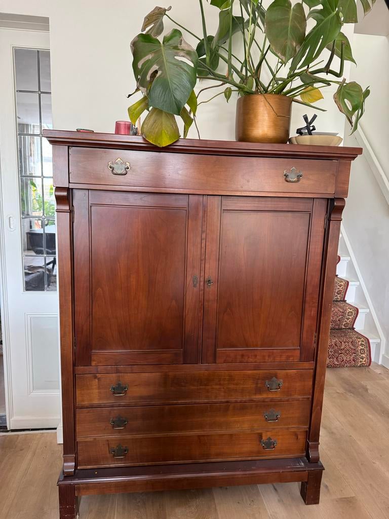 Antieke houten kast met lades en deuren, Ophalen